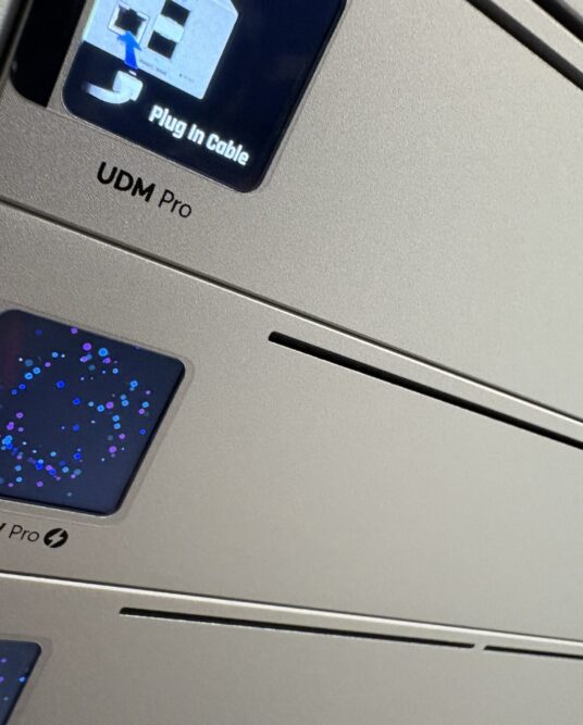 UDM-USW-Screens-Tilted
